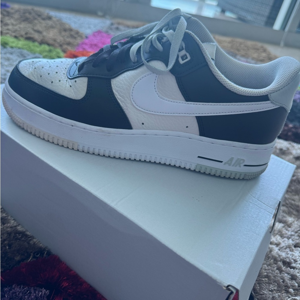 Nike Black and White Sneakers Classic Low-Top Design